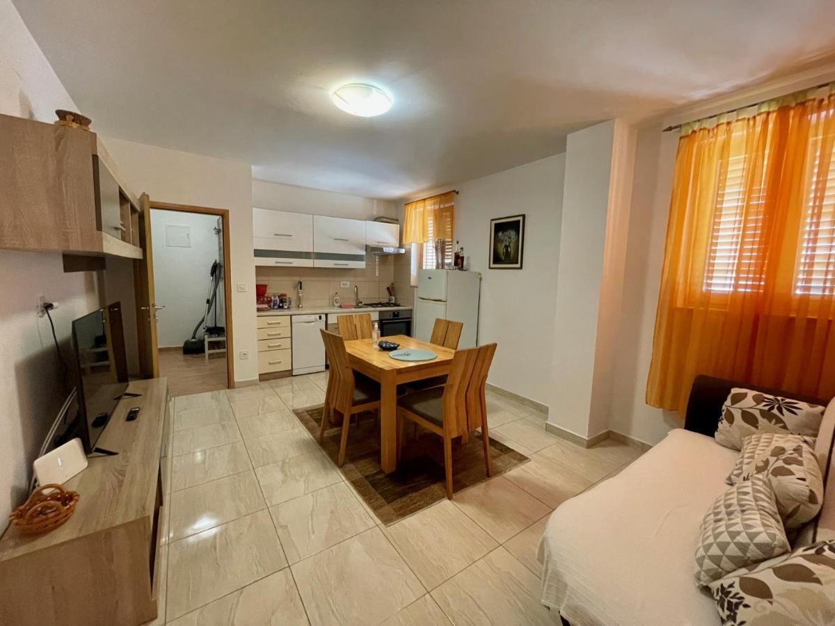Lovro #1 & #2 Apartments Cres Exterior photo